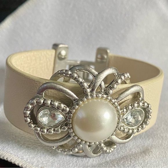 Lia Sophia “Florence” Bracelet - Picture 2 of 5